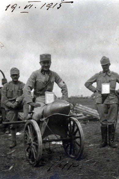 Soliders carrying ammunitions in Ukrainer, dated 19/06/1915 - Historical Archives - Jesuits, Euro-Mediterranean Province