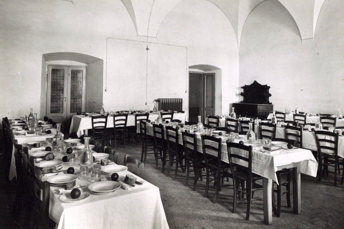 Image of tables set in the community refectory in L'Aquila - Historical Archive - Jesuits, Euro-Mediterranean Province